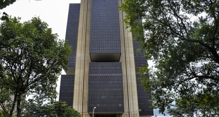 Banco Central reduz juros básicos para 14,5% ao ano