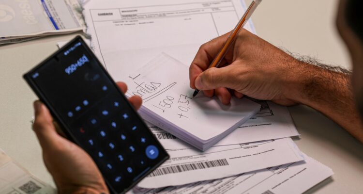 Com precatórios, governo tem maior déficit para meses de março