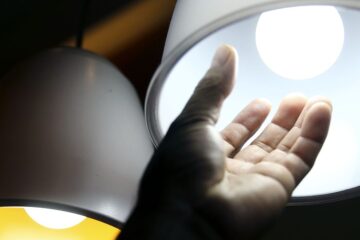 Aneel aprova R$ 5,5 bi para reduzir conta de luz em 22 distribuidoras
