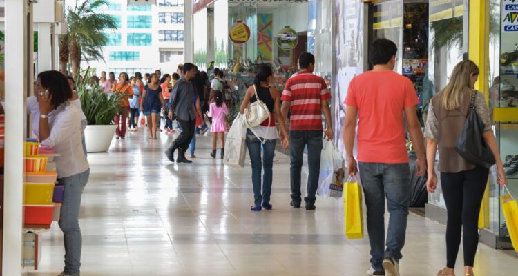 Atividade econômica cai 0,7% em março em razão da guerra do Irã