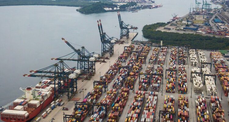 Balança comercial tem superávit recorde para meses de abril