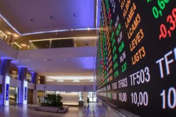 Bolsa cai mais de 2% e atinge menor nível desde o fim de março