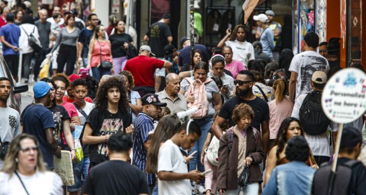 Brasil cria 85,9 mil postos de trabalho em abril, aponta Caged
