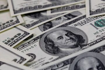 Dólar cai para R$ 4,98, e bolsa sobe em dia de alívio