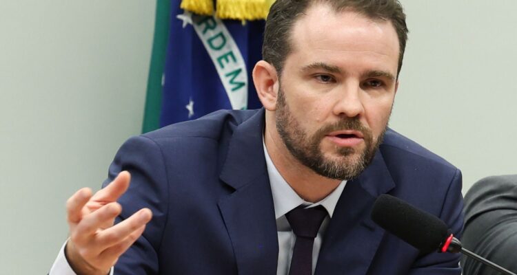 Durigan cancela viagem à Rússia após fechamento de aeroporto