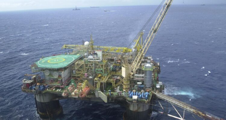 Em meio à guerra no Irã, Brasil bate recorde de produção de petróleo