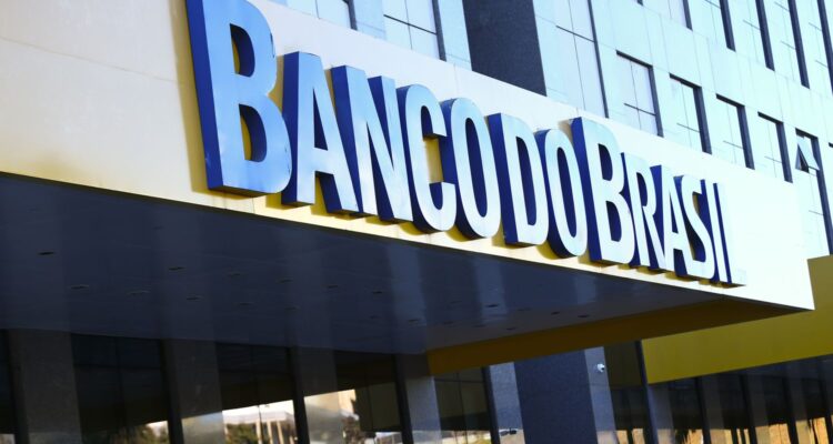Lucro do Banco do Brasil cai 54% com avanço da crise no agro