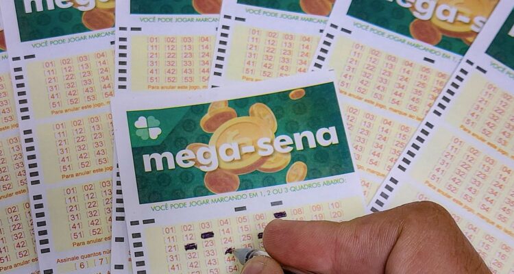 Mega-Sena acumula e prêmio principal vai para R$ 16 milhões