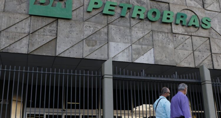 Petrobras bate novo recorde na produção de barris de petróleo e gás