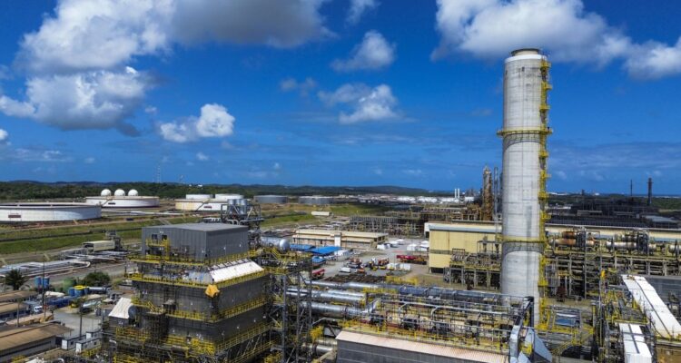 Refinarias da Petrobras operam com mais de 100% de capacidade; entenda