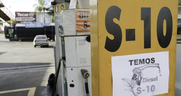 Rússia lidera venda de diesel ao Brasil durante guerra no Irã