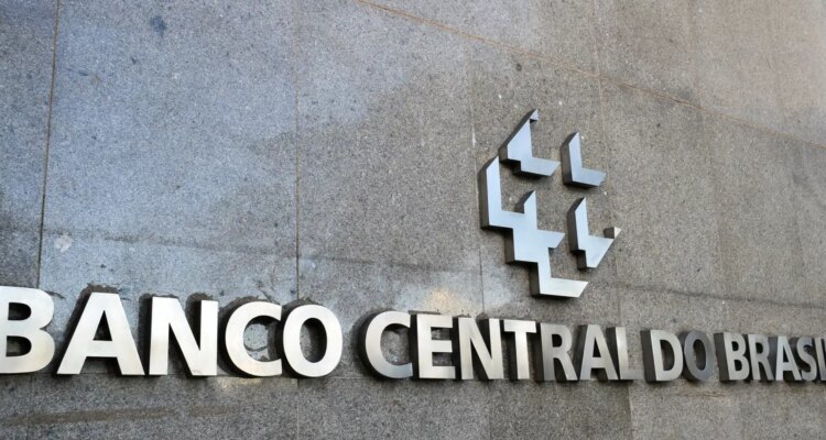BC: "melhores práticas" recomendam não reagir a choques de oferta