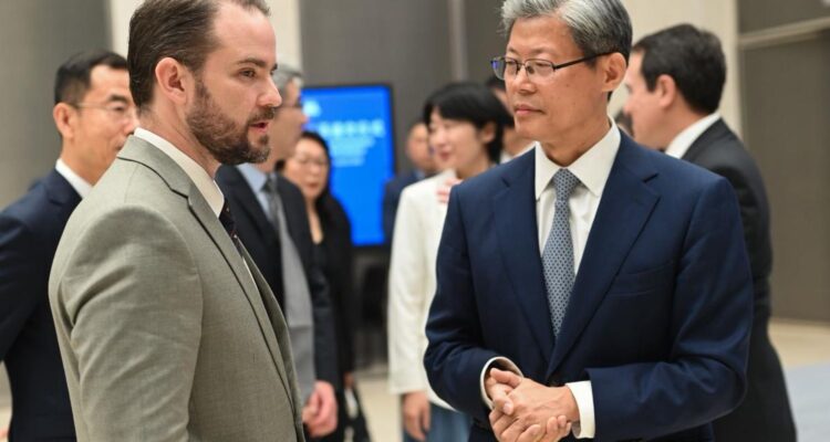 Brasil abre posto tributário na China para ampliar comércio