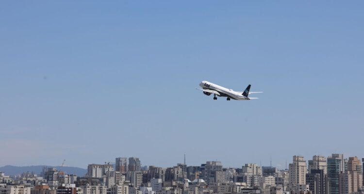 Brasil bate recorde de passageiros em voos domésticos em 2026