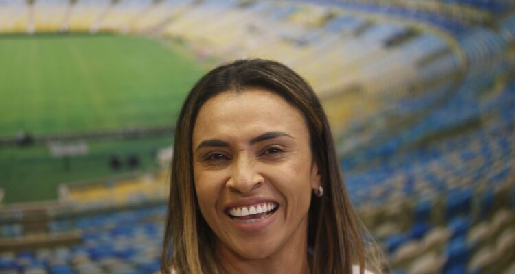 Com Marta como embaixadora, Tesouro quer atrair mais investidores