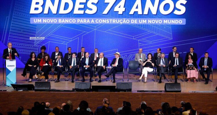 Confiança dos técnicos impulsiona bons resultados do BNDES, diz Lula