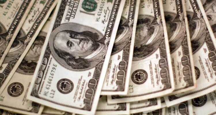 Dólar sobe para R$ 5,18 e atinge maior valor desde fim de março