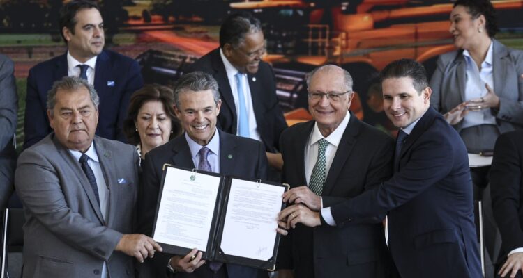 Governo federal lança Plano Safra 2026/2027 de R$ 525,1 bilhões