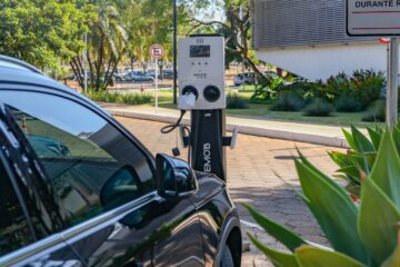 Governo mantém elevação de tarifas a carro elétrico e renova cota zero