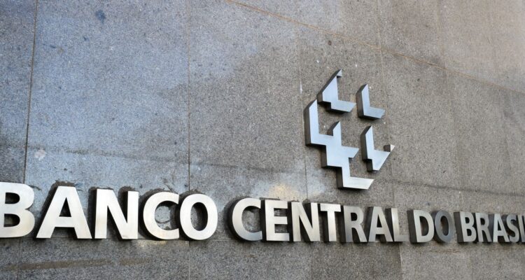Mercado financeiro eleva previsão da Selic para 13,75% ao ano