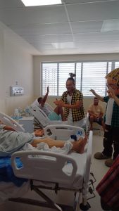 Música transforma unidade de saúde em arraial e leva acolhimento a pacientes do SUS no Hospital Ortopédico