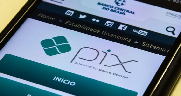 Pix por aproximação passa a mostrar saldo antes do pagamento