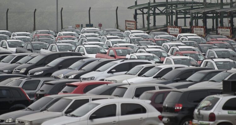 Venda de veículos novos no país sobe 15% até maio