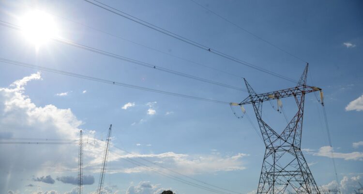 Aneel sorteia mais quatro lotes de transmissão de energia