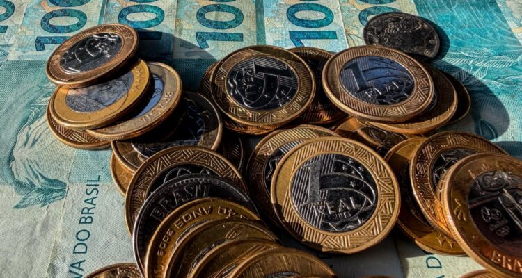 Inflação usada para corrigir salários acumula 4,33% em 12 meses