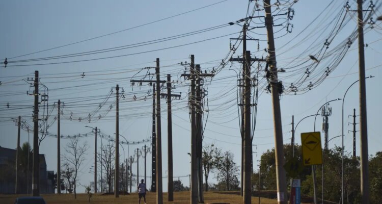 Número de acidentes com a rede elétrica cresceu no Brasil em 2025