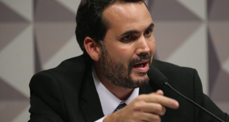 Subsídio de R$ 0,35 ao diesel não será retomado, diz ministro