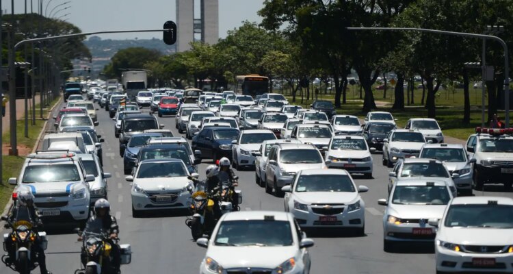 Crédito para carros de aplicativo tem teto elevado para R$ 200 mil