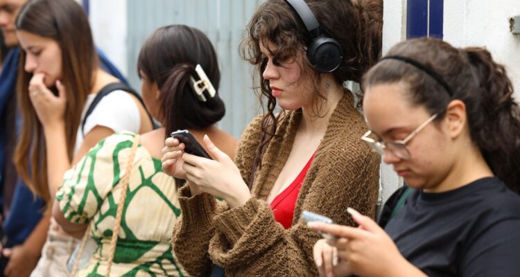 Desigualdades marcam formalização do trabalho entre jovens brasileiros