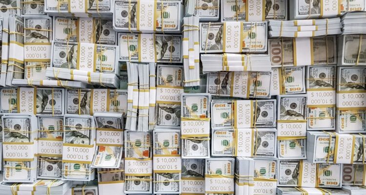 Dólar cai a R$ 5,14 com alívio no mercado externo