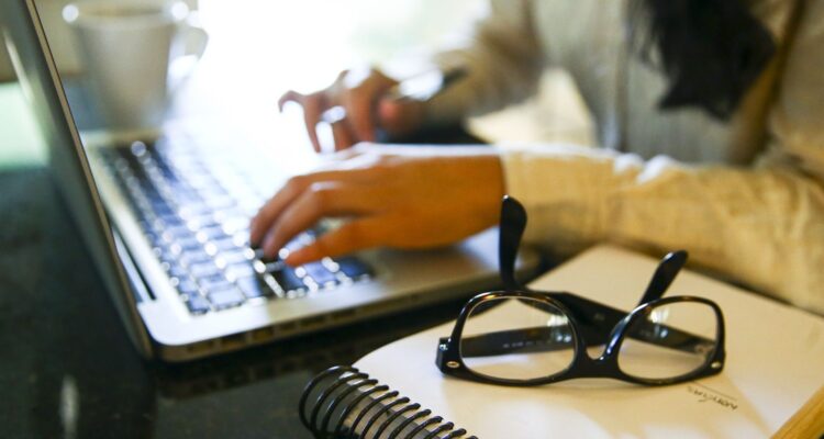 Mulheres são maioria no setor de seguros, mas minoria na liderança