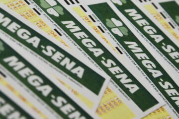 Ninguém acerta Mega-Sena; prêmio acumula para R$ 165 milhões