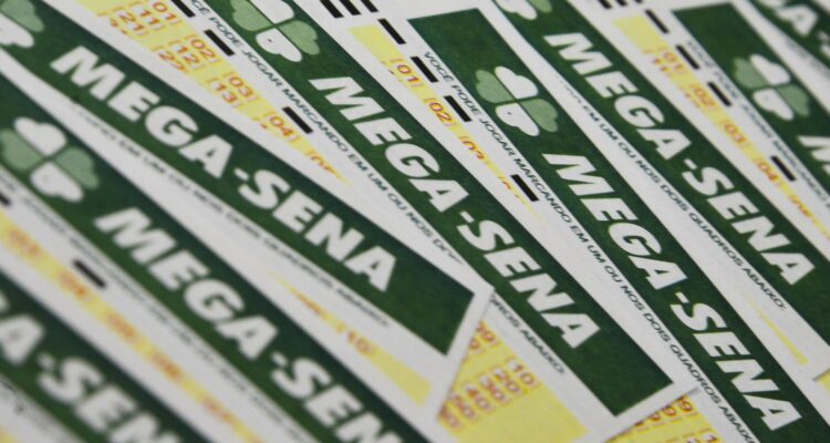 Ninguém acerta Mega-Sena; prêmio acumula para R$ 165 milhões