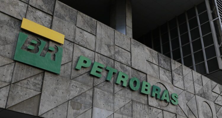 Petrobras tem lucro líquido de R$ 52,4 bi no segundo trimestre