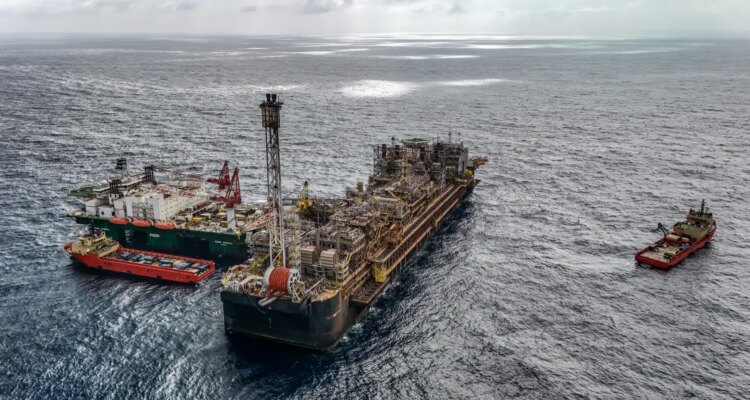 Petroleiros pedem Petrobras mais estatal e menor repasse a acionistas