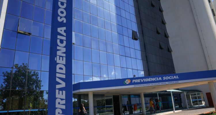 Previsão de gastos com INSS em 2027 é reduzida em R$ 5 bilhões