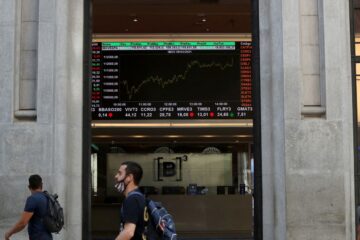 Bolsa sobe 1,3% e atinge maior nível em quase quatro meses