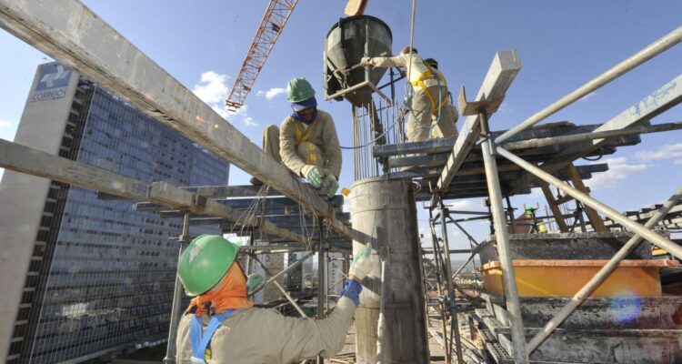 Brasil cria 165,8 mil postos de trabalho em agosto, aponta Caged