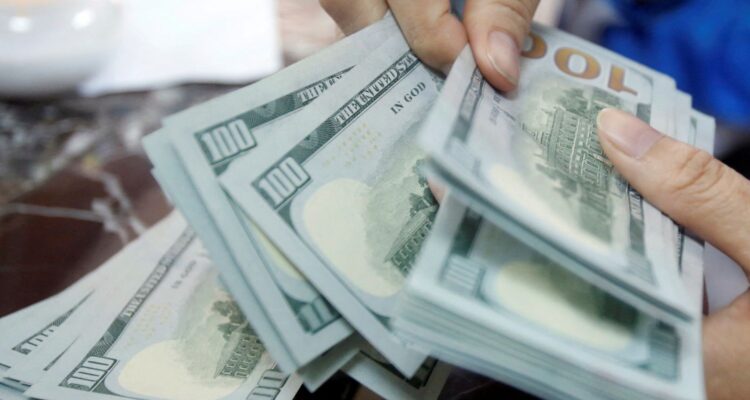 Dólar sobe e fecha perto de R$ 5,15 com aversão a risco