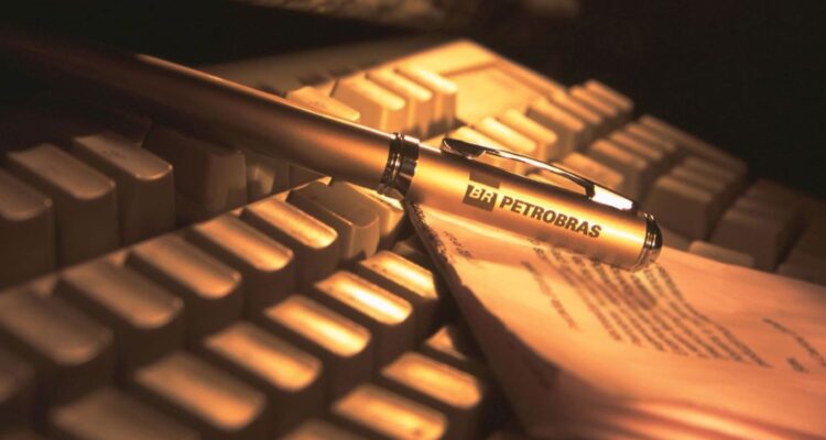 Petrobras fecha acordo de cooperação na área de petróleo em Moçambique