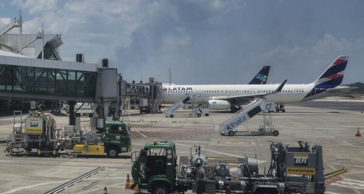 Petrobras reajusta preço médio do querosene de aviação em 13,9%