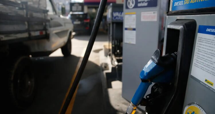 Subsídios à gasolina e ao diesel são ampliados após alta do petróleo