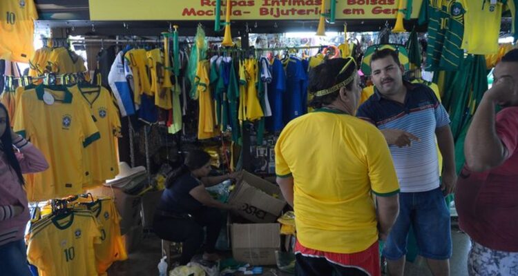 Vendas no comércio caem 0,8% em julho, com “ressaca” da Copa do Mundo