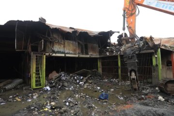 Ceagesp constrói estrutura provisória para atingidos por incêndio