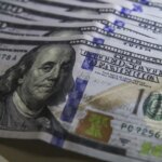 Dólar volta a R$ 5 com ambiente externo e ajuste pós-eleitoral