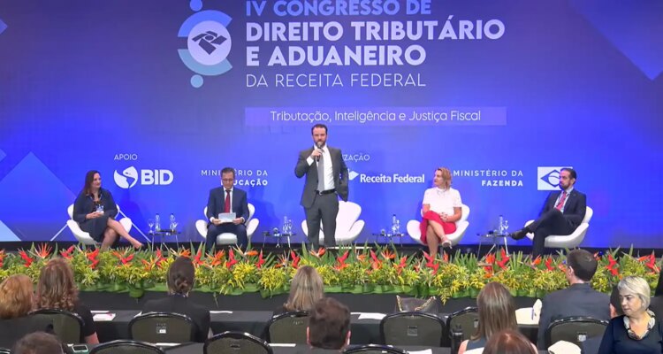 Durigan defende Receita como plataforma de inteligência do Estado